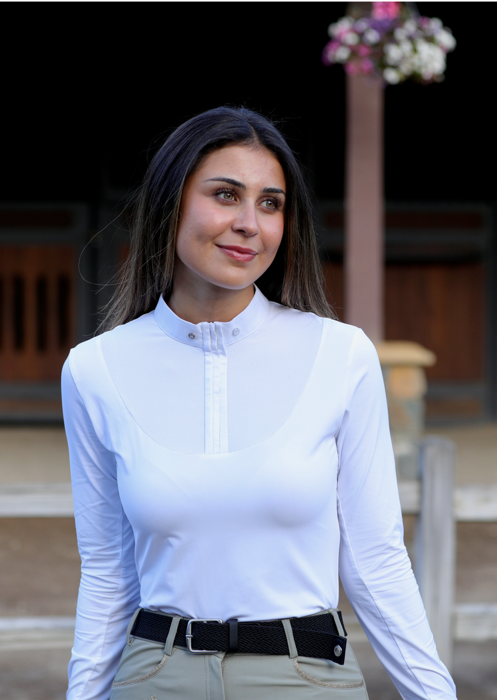 Woman wearing a white long-sleeve shirt with a collar outdoors.